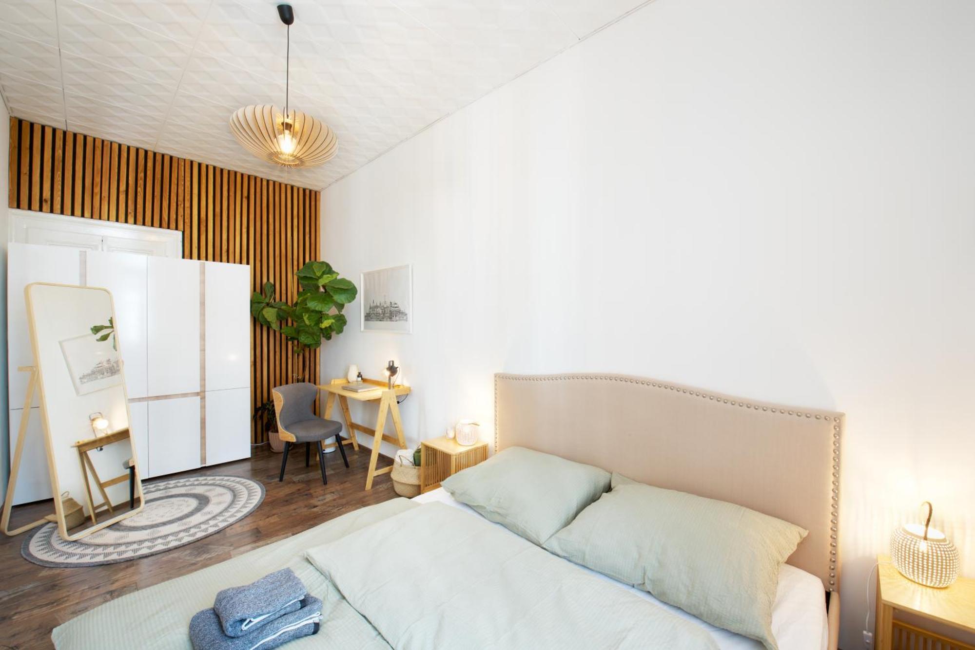 Symphony - Free Parking & Airport Taxi Apartment *
