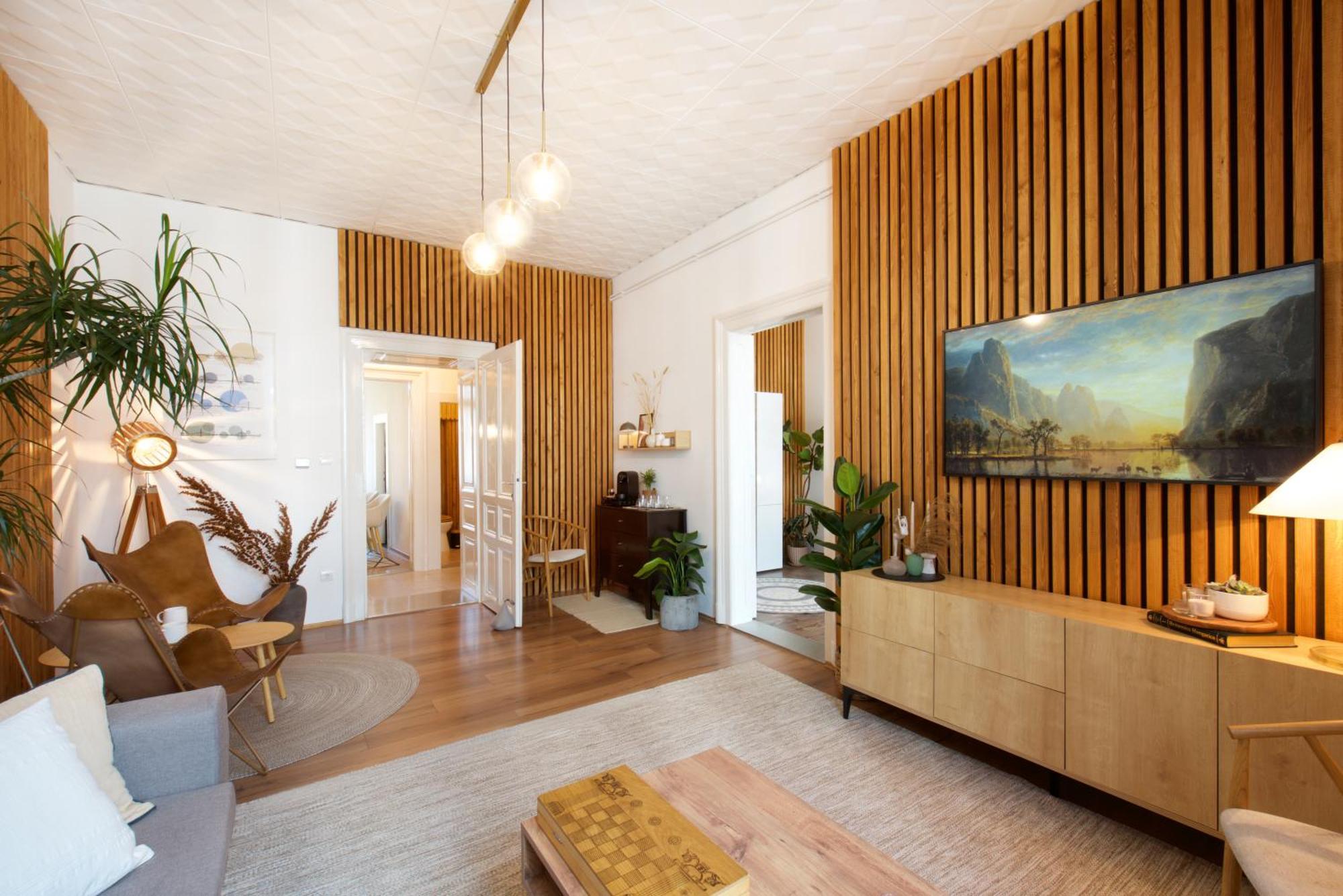 Symphony - Free Parking & Airport Taxi Apartment